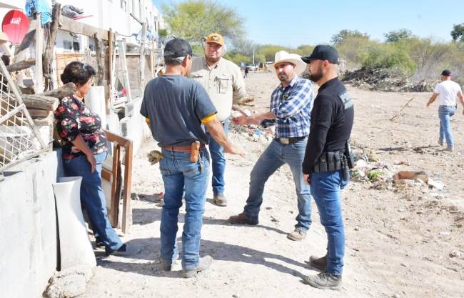 Realizan limpieza en colonias de Nava