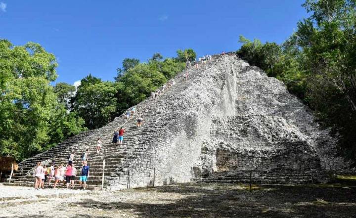 Reabren la escalinata de la pirámide Nohoch Mul en Cobá
