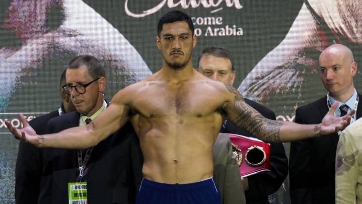 Huseyin Cinkara sufre contusión cerebral tras brutal nocaut de Opetaia