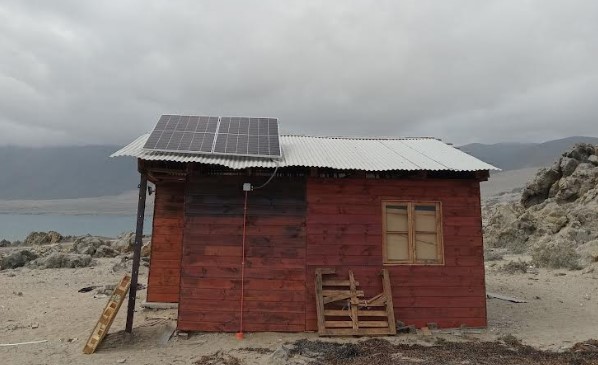 Programa “Luz en Casa” de Fundación Acciona llega a sectores rurales de Copiapó y Caldera con energía fotovoltaica
