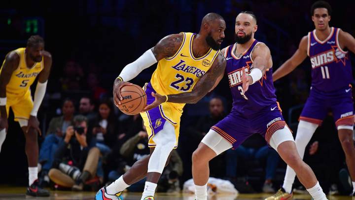 Fans make fun of Lakers’ LeBron James keeping scoring streak alive in blowout