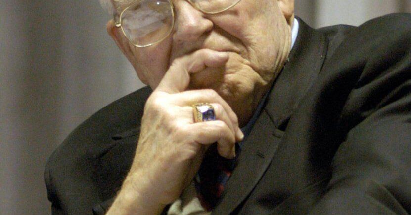 Ex-SEC commissioner Roy Kramer, whose vision paved the way for college football playoffs, dies at 96