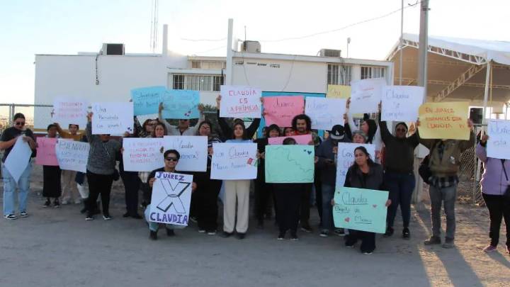 “Claudia es la primera”; esperan simpatizantes a la presidenta Sheinbaum con pancartas y mantas