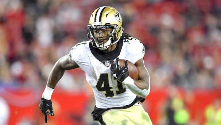 10 Fantasy Football Overvalued and Undervalued Players: Draft Sleepers and Busts (2025)