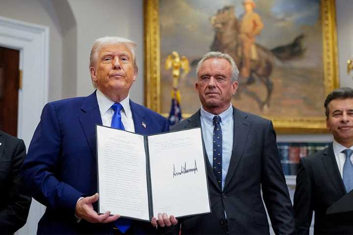 Trump signs executive order demanding drug manufacturers lower U.S. prices