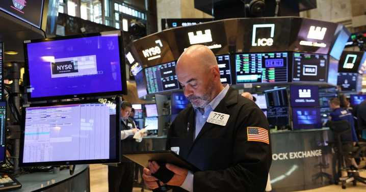 Stocks waver after a federal court halted Trump’s tariffs