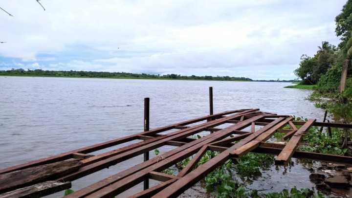La gente de Pedernales cruza para Monagas buscando mejor atención