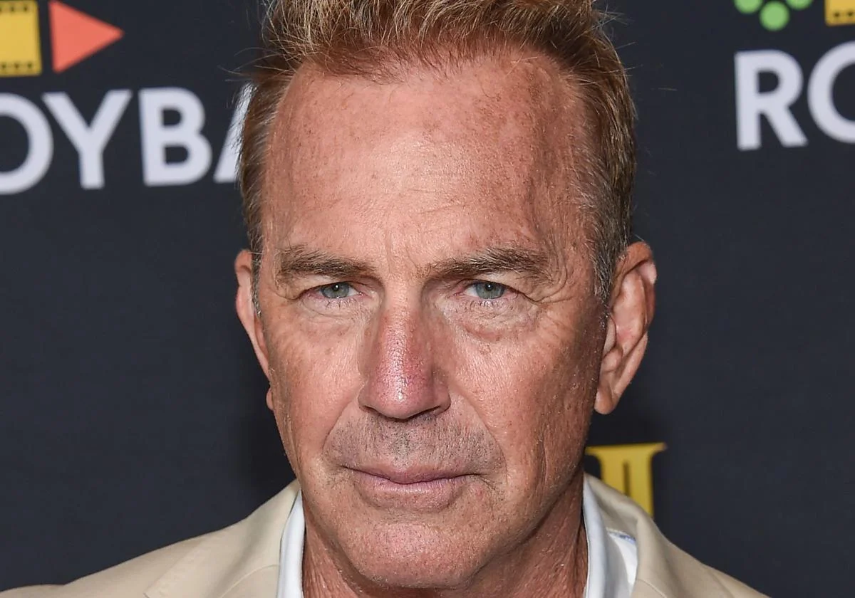Kevin Costner enfrenta demanda por dirección de escena de violación