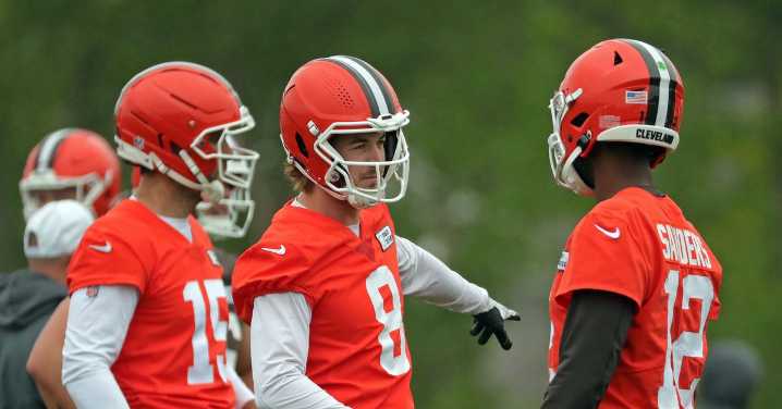When should the Browns narrow down their QB search to the top 2?