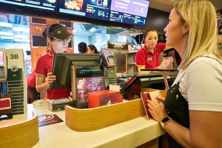 McDonald’s contratará 375,000 trabajadores este verano