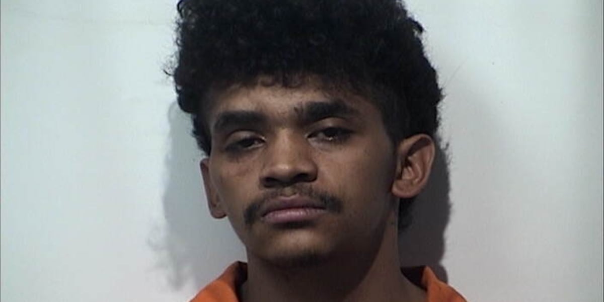 Man accused of kicking open house door arrested on burglary charge