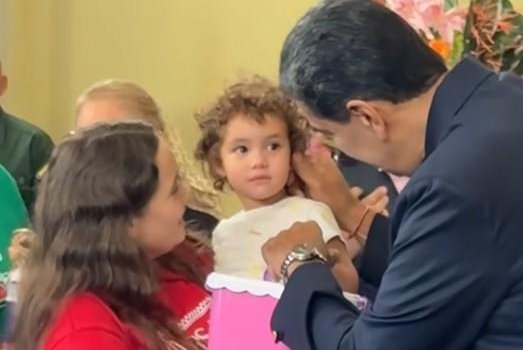 Toddler held in U.S. reunited with her mother in Venezuela after parents deported
