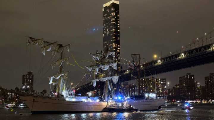 Tall ship strikes Brooklyn Bridge, snapping masts and killing 2 crew