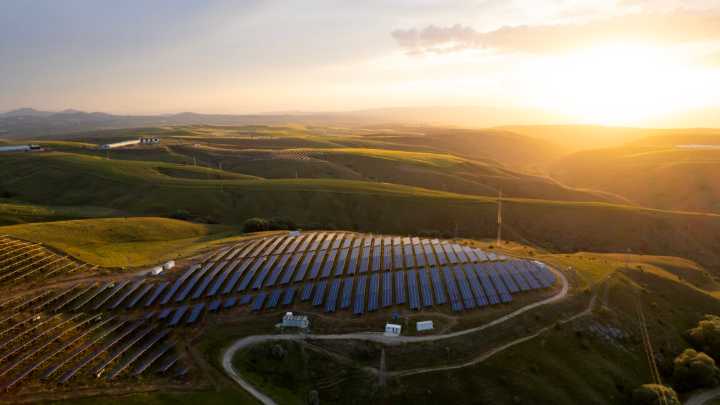 US solar keeps surging, generating more power than hydro in 2025