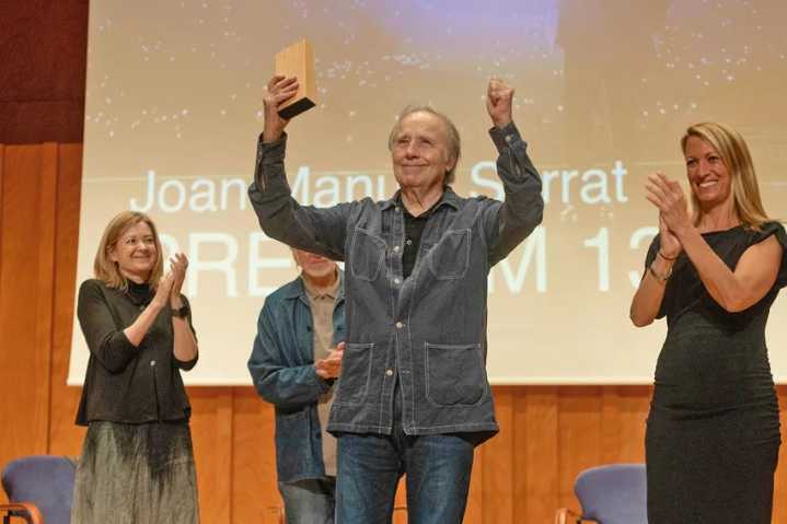 Joan Manuel Serrat revive su conexión con América Latina al recibir homenaje en Barcelona