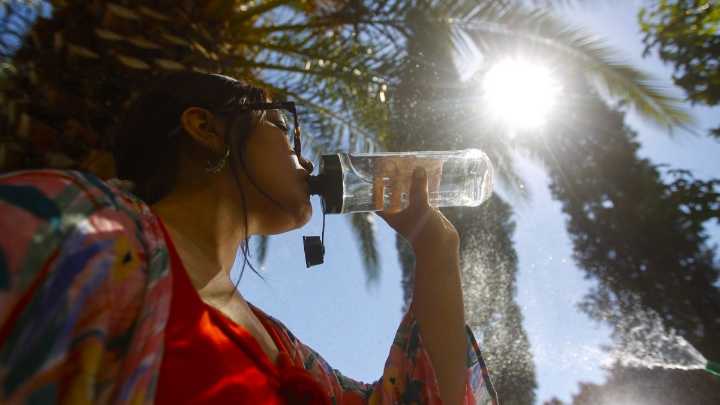 La Ciudad Activa Centros de Refresco y Promueve la Seguridad contra el Calor para el Día Nacional de Concientización sobre el Calor