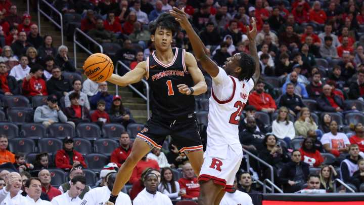 Florida basketball point guard secures landmark NIL shoe deal. How will it work at UF?