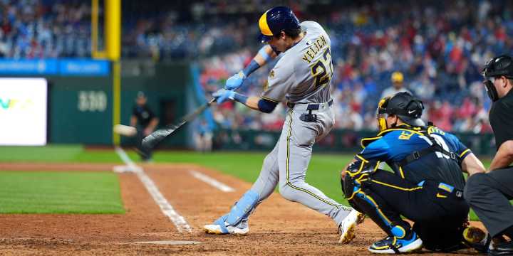 Christian Yelich homers twice, drives in 4 runs as Brewers beat NL