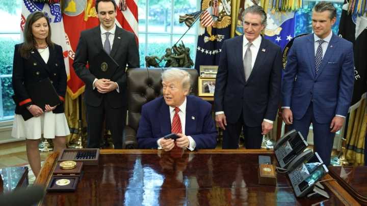 Trump dice ahora que "no cree" que imponga aranceles a la UE porque las empresas europeas construirán sus fábricas en EEUU