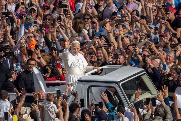 Pope Leo calls for unity at inaugural Mass
