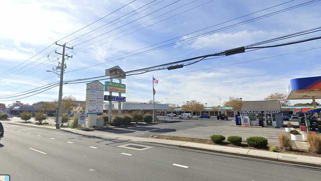 Family-owned restaurant group expands to the beach