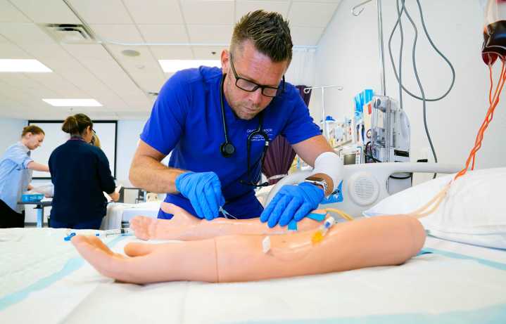 Colleges step up as Arizona braces for nursing shortfall