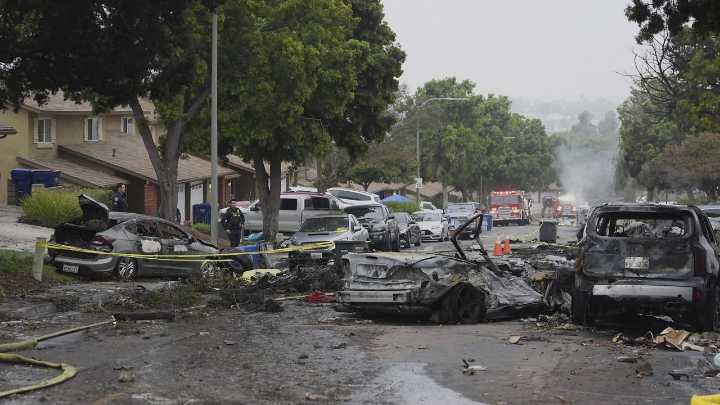 Small plane crashes in San Diego neighborhood
