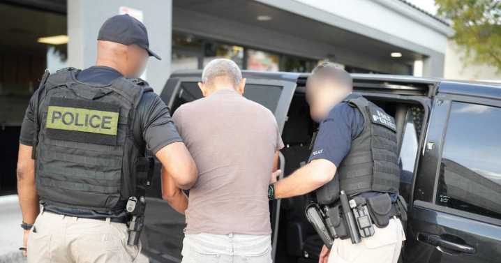 Cierres de casos con doble intención: Abogado alerta sobre la nueva táctica de ICE para detener y deportar inmigrantes