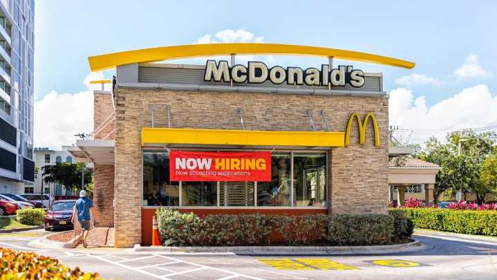 McDonald’s busca contratar 375 mil personas en verano: dónde aplicar y salario