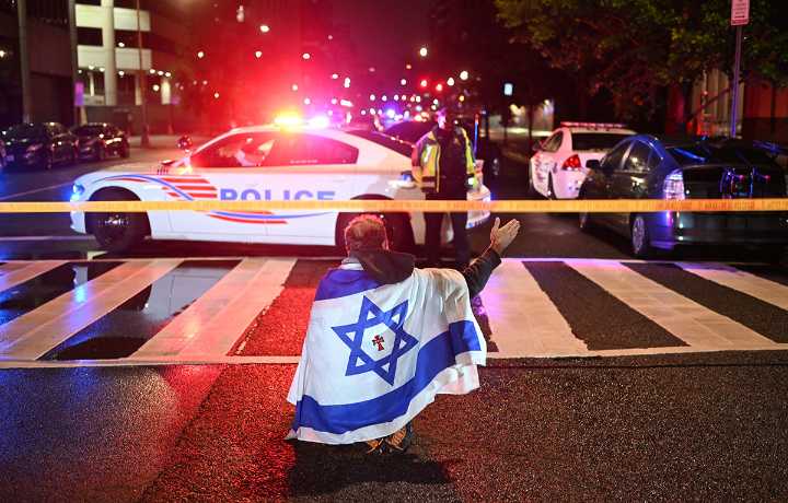 Dos empleados de la embajada israelí mueren en tiroteo intencionado, sospechoso gritaba "Palestina libre"