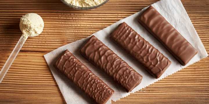 Scientists Invented a Protein Bar That Helps You Lose Weight