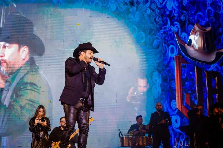 Julión Álvarez cancela concierto en Texas tras revocación de visa estadounidense