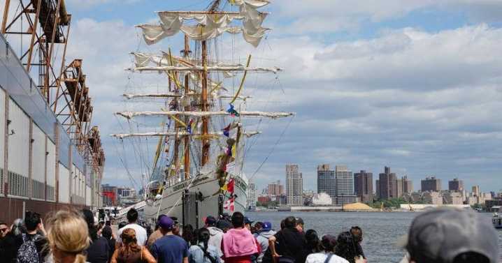 Probe of crash of Mexican tall ship into Brooklyn Bridge centers on engine