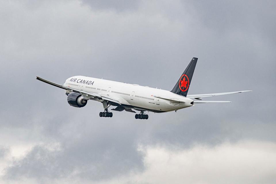 Frustrated Air Canada pilot slams air traffic controller shortage to passengers on flight
