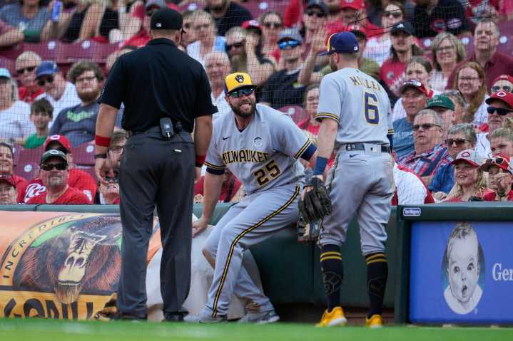 Former MLB player sues Reds over career