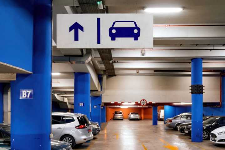 Aumentarán las tarifas mensuales de estacionamiento en Louisville