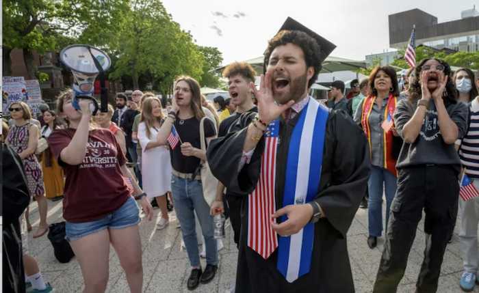 Suspenden visas de estudiante