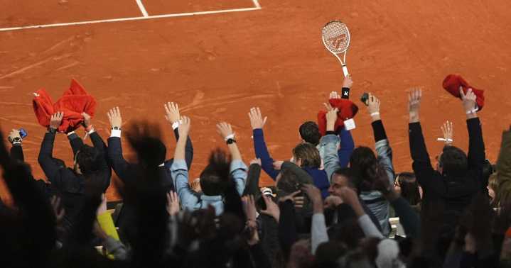 Players face hostile environment at French Open