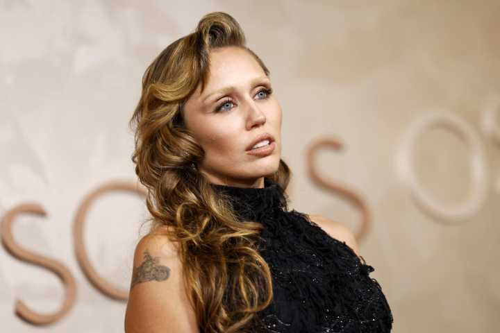 Miley Cyrus adelanta a sus seguidores varios temas de su nuevo álbum que sale el viernes