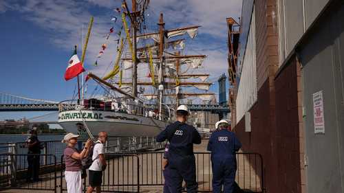 Mexican Navy ship hits Brooklyn Bridge: Training vessel departed less than 5 minutes before deadly crash on East River, NTSB says