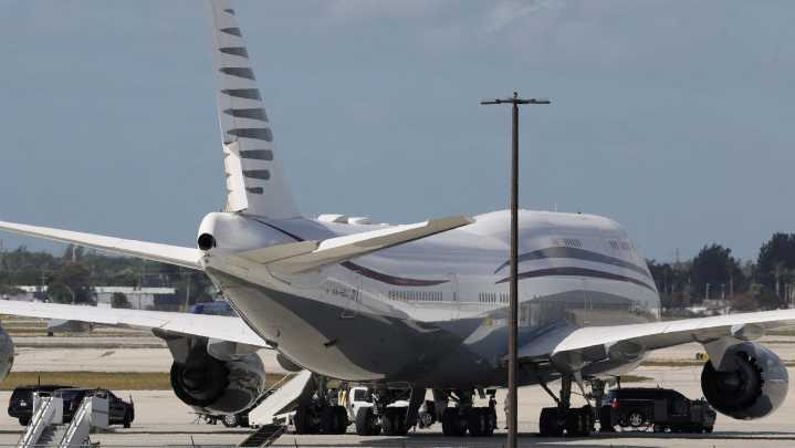 Trump accepts plane from Qatar he toured in Palm Beach, Florida