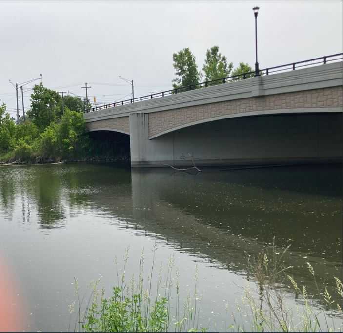 Macomb County Sheriff’s deputies pull body from the Clinton River