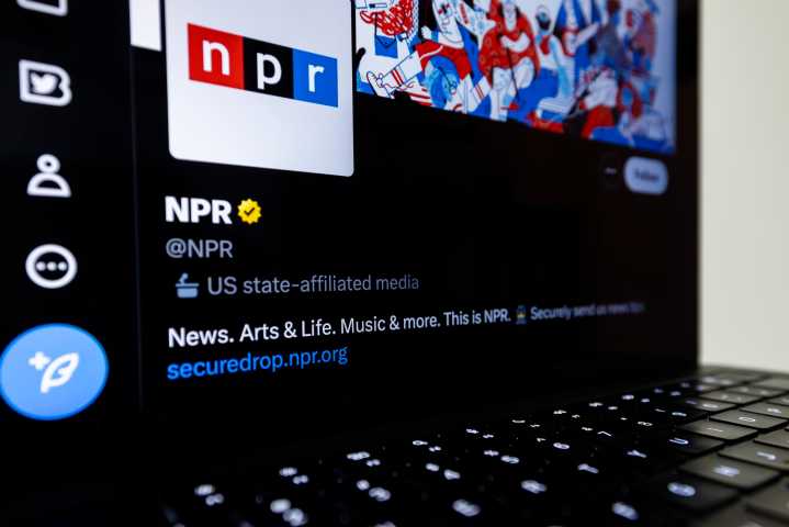 NPR y varias radios públicas demandan al Gobierno de Trump por orden de cortar fondos