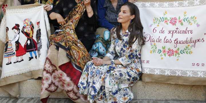 El nuevo vestido de flores de la Reina Letizia: de marca valenciana y menos de 60 euros