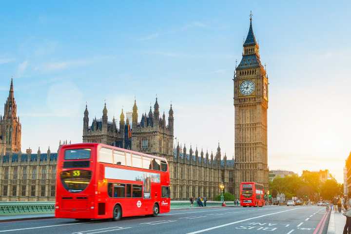 10 Reasons Londoners Hate Tourists
