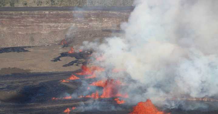 El volcán Kilauea en Hawái entra en erupción con chorros de lava de 980 pies de altura