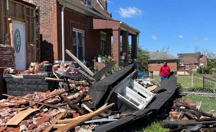Agency warns Missouri storm clean up crews of dangers