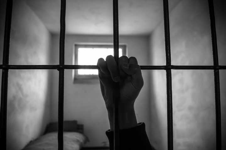 Adolescente cumplirá un año de prisión tras escribir sobre tiroteos escolares