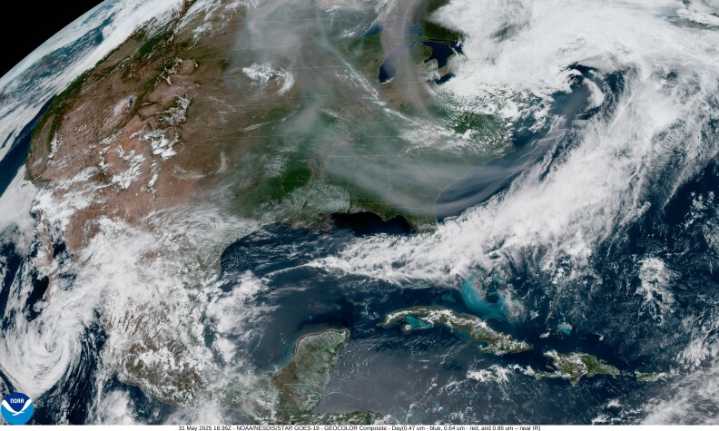 Canadian wildfire smoke pours across U.S., into north Florida