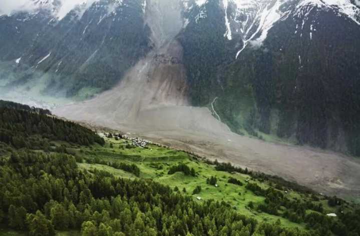 Desastre Natural en Suiza: Desprendimiento de Glaciar Devasta Pueblo Evacuado